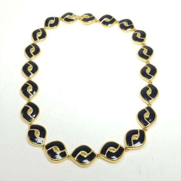 Vintage Chunky Black Enamel and Gold Tone Chain Collar Necklace, Retro 80s Style - Picture 6 of 6
